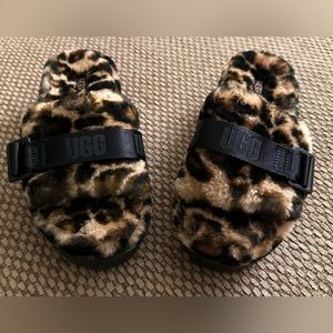 UGG Platform Fluffita slides